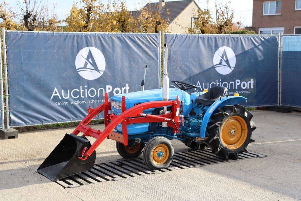 Kleintraktor Hinomoto BEST E14 Diesel 14 PS mit Frontlader Umbau