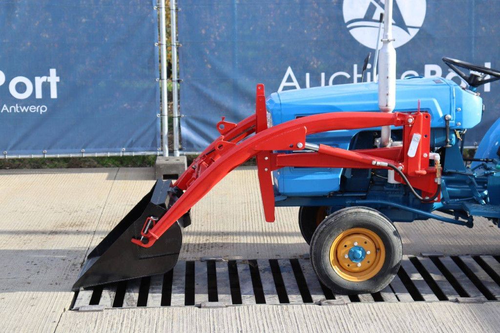 Kleintraktor Hinomoto BEST E14 Diesel 14 PS mit Frontlader Umbau