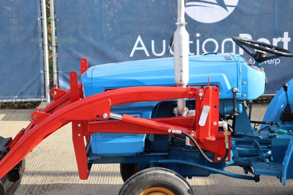 Kleintraktor Hinomoto BEST E14 Diesel 14 PS mit Frontlader Umbau