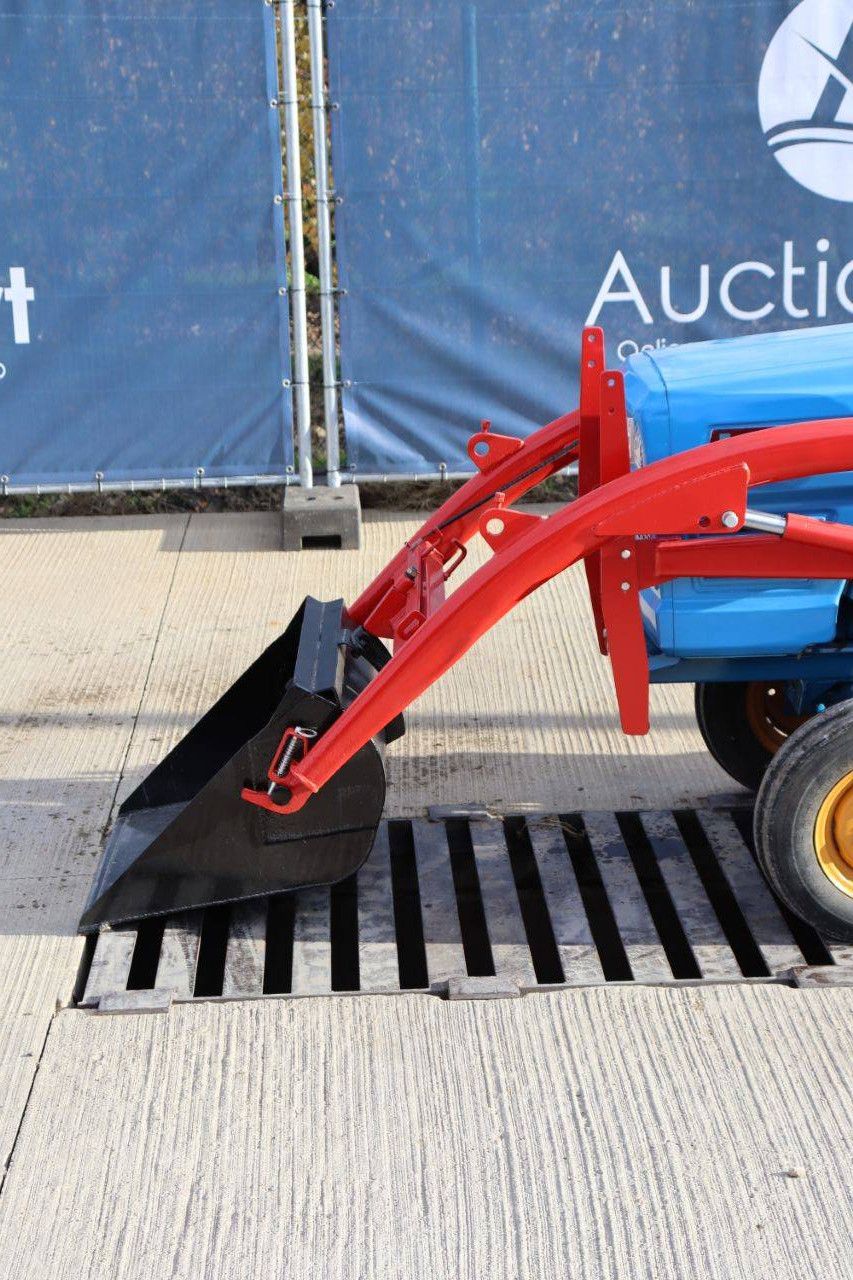 Kleintraktor Hinomoto BEST E14 Diesel 14 PS mit Frontlader Umbau