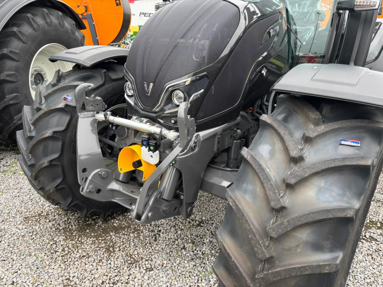 Valtra N175 Direct tractor