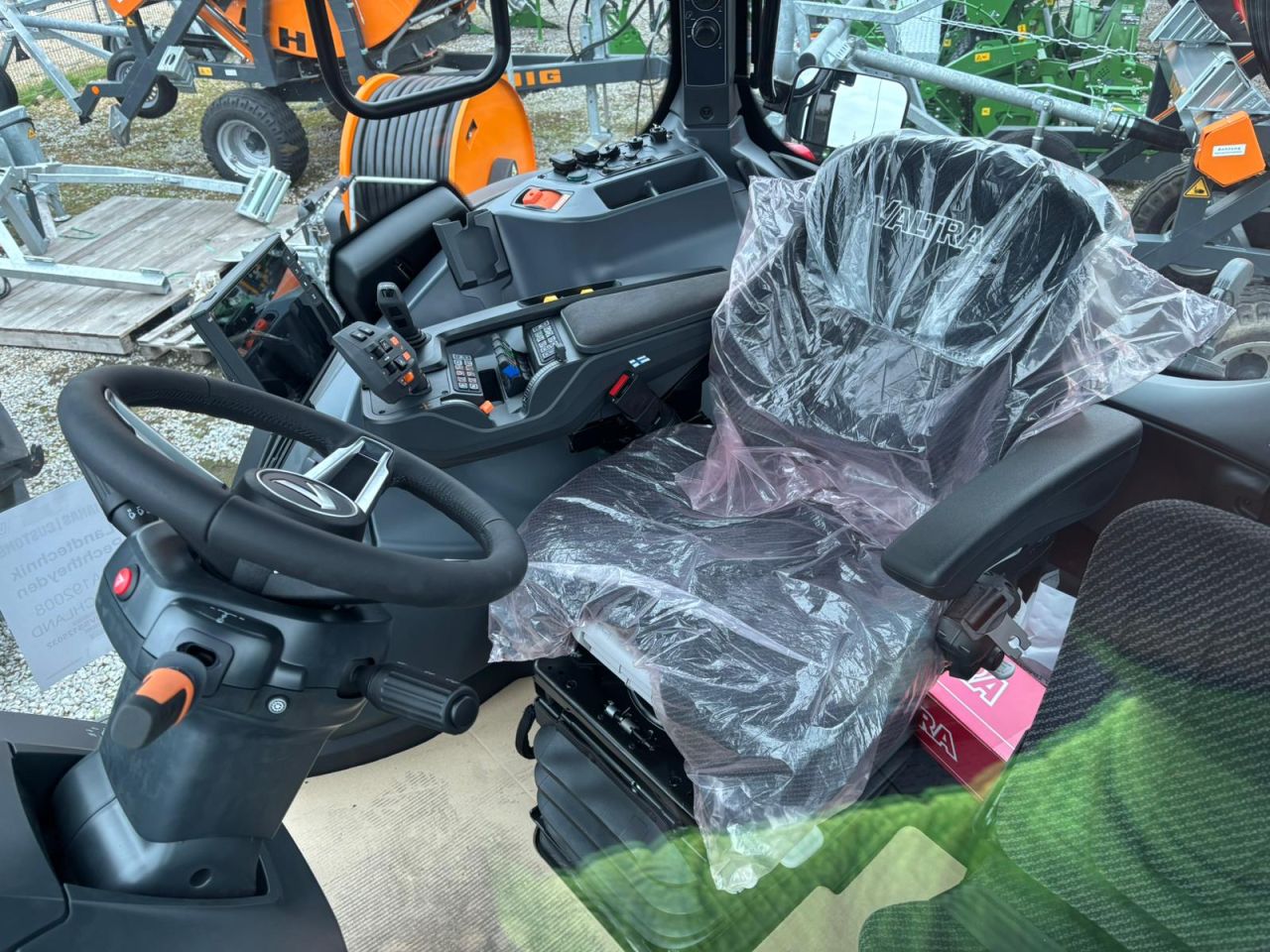 Valtra N175 Direct tractor