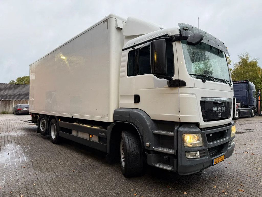 MAN TGS 26.320 Koffer Stuuras AHK 3.000KG LBW 373.230KM! NL Truck APK/TUV 18-03-2026