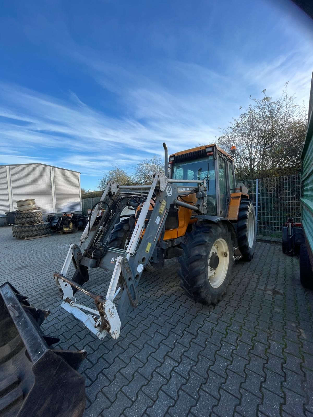 Renault Temis 550X met voorlader