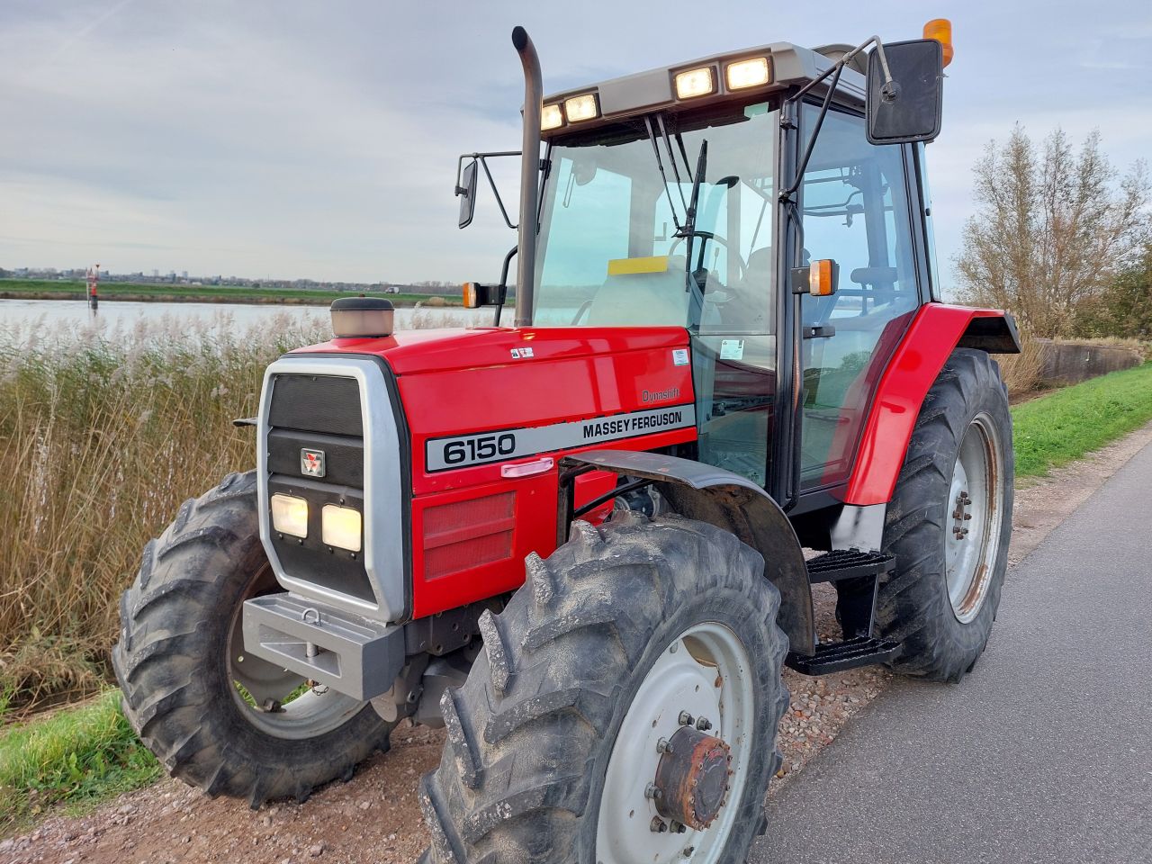 Massey Ferguson 6150 met weinig uren