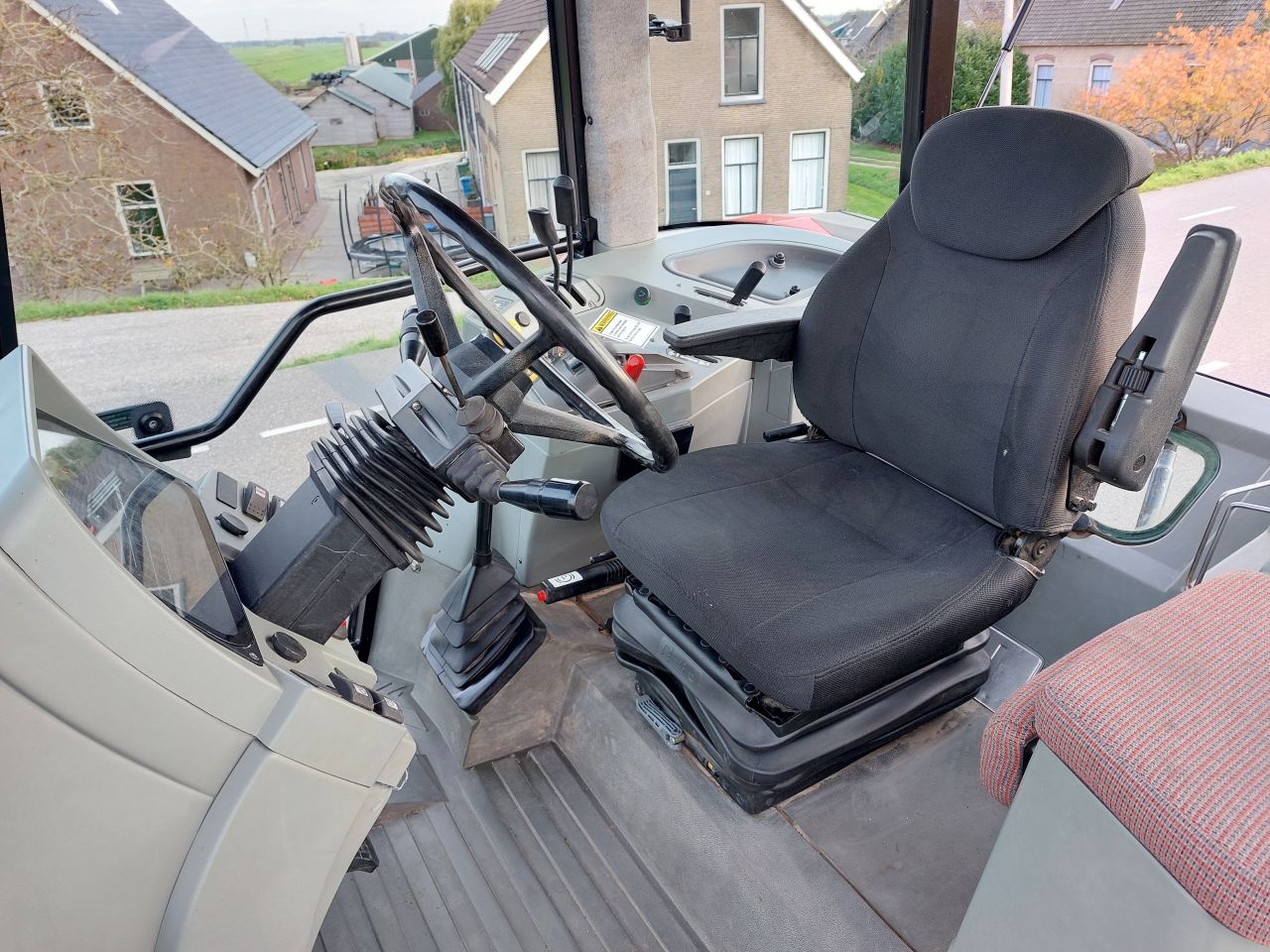 Massey Ferguson 6150 met weinig uren