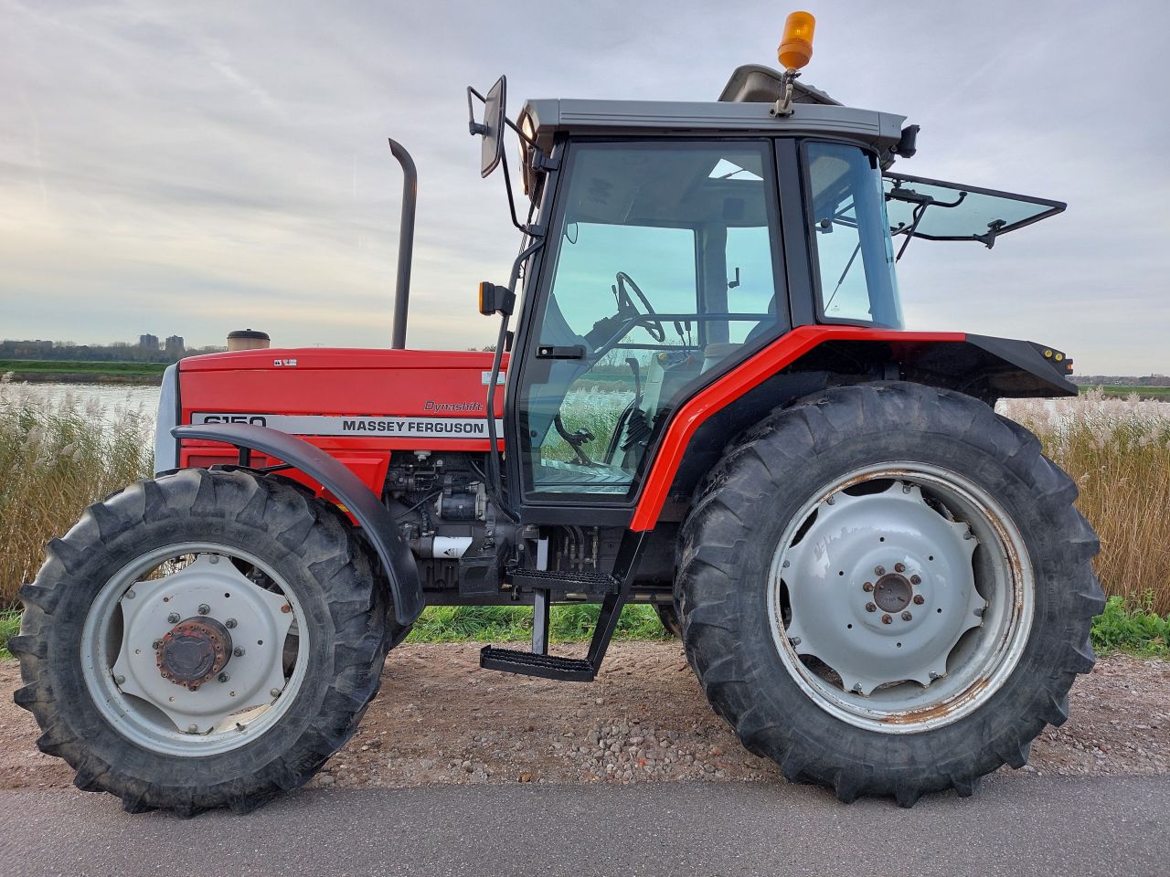 Massey Ferguson 6150 met weinig uren