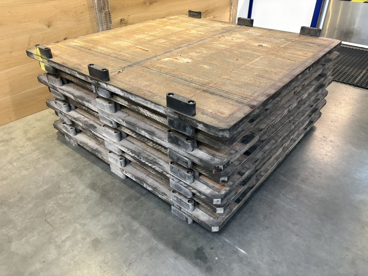 Hardhout gelaagd steenschotten 4x145x145 CM steenschotten