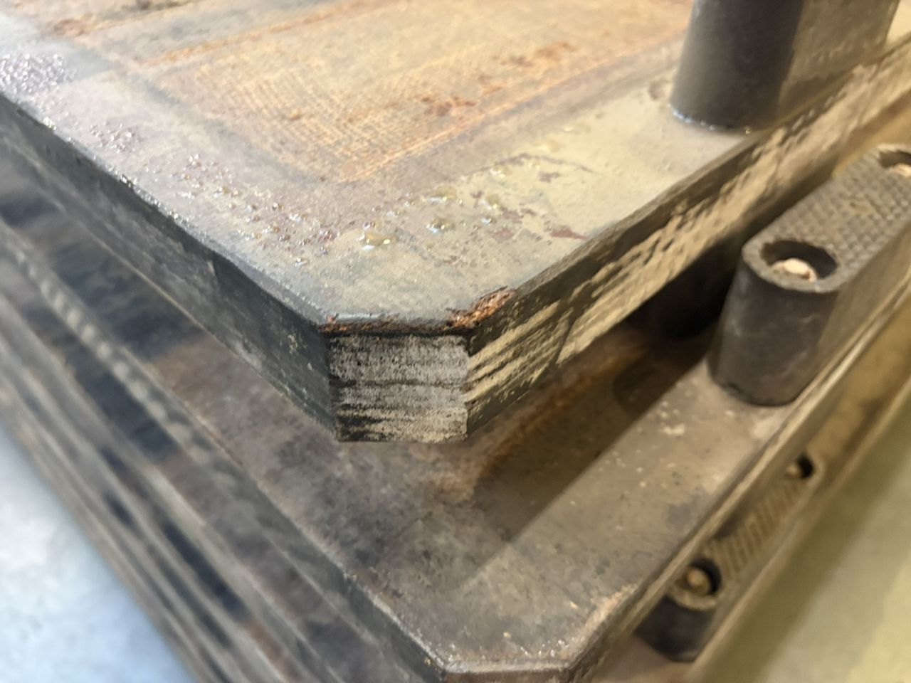 Hardhout gelaagd steenschotten 4x145x145 CM steenschotten