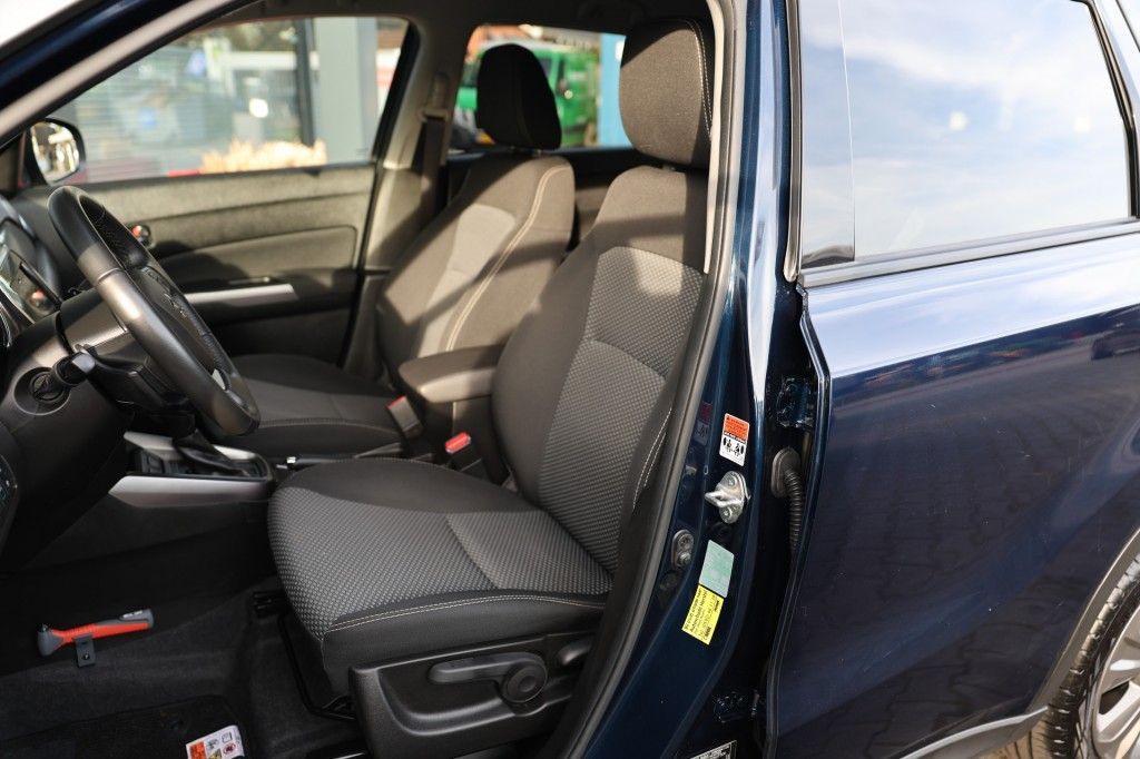 Suzuki Vitara 1.5 HYBRID SELECT RHINO EDITION A/T 5 SITZ