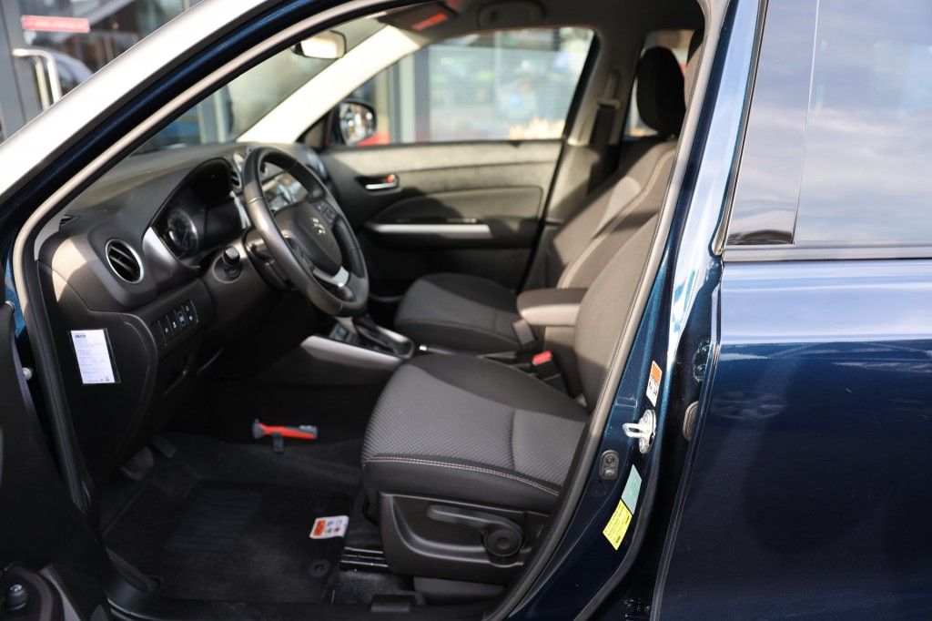 Suzuki Vitara 1.5 HYBRID SELECT RHINO EDITION A/T 5 SITZ