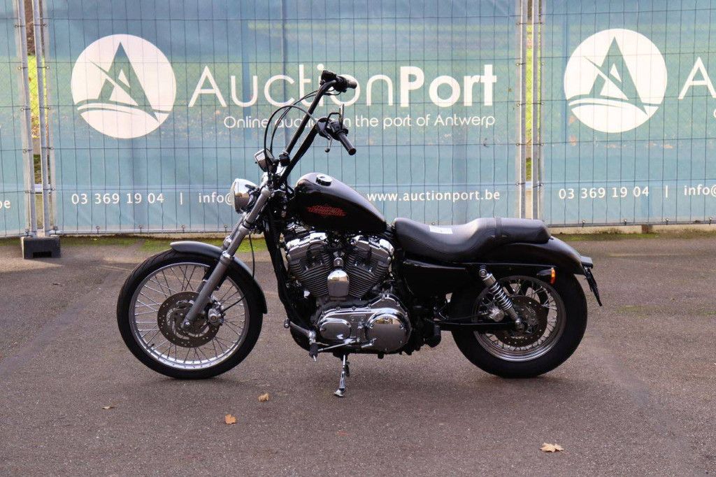 Motorcycle Harley-Davidson XL1200V Seventy-Two Petrol 2013 (Margin)