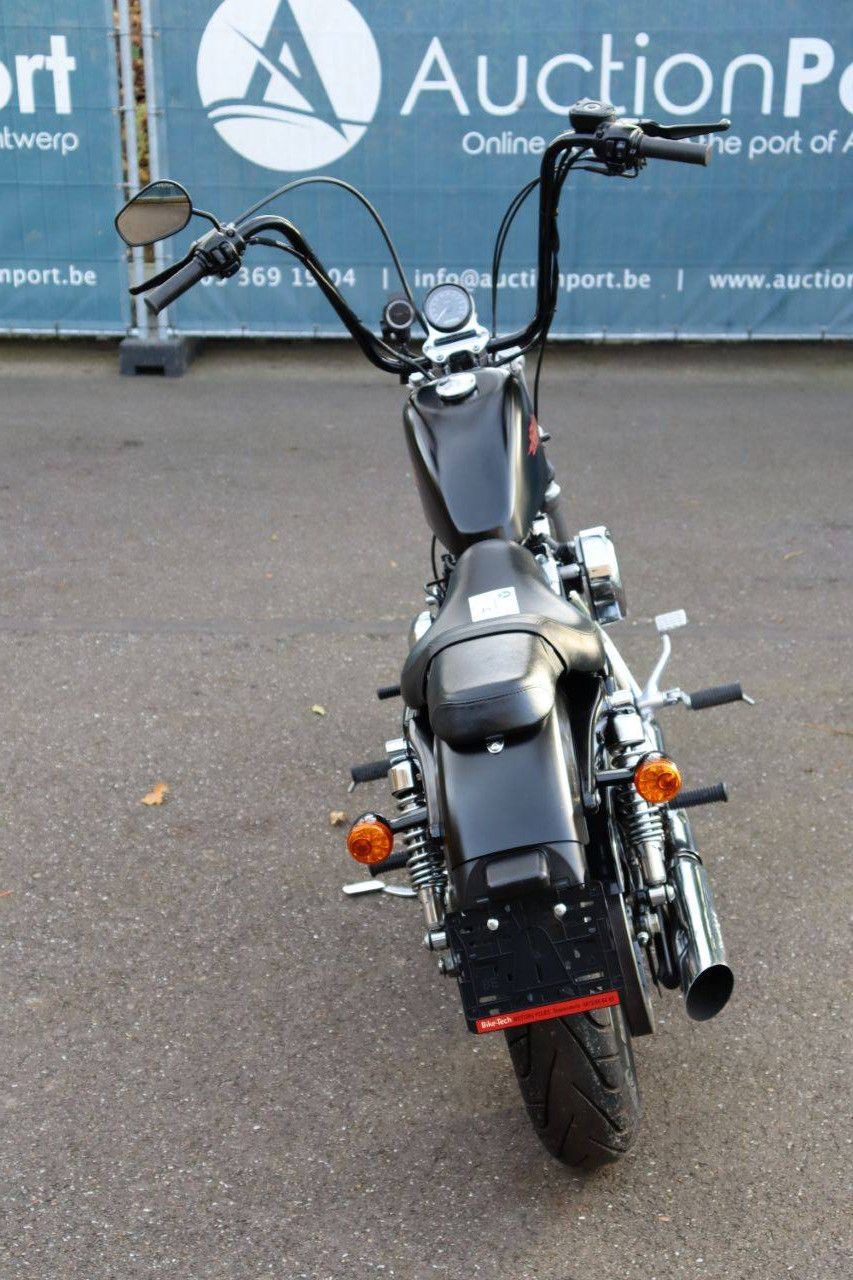 Motorcycle Harley-Davidson XL1200V Seventy-Two Petrol 2013 (Margin)