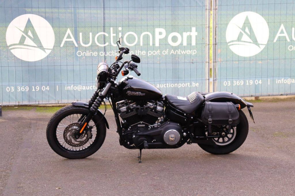 Harley-Davidson Street Bob Petrol 2018 Motorcycle (Margin)