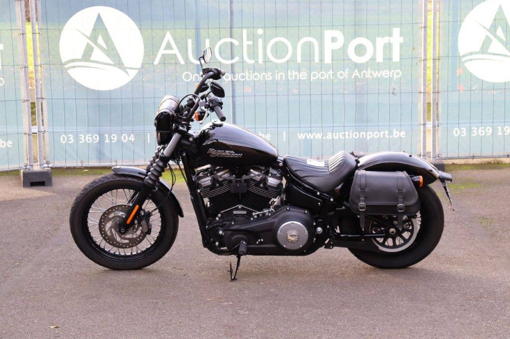 Harley-Davidson Street Bob Petrol 2018 Motorcycle (Margin)