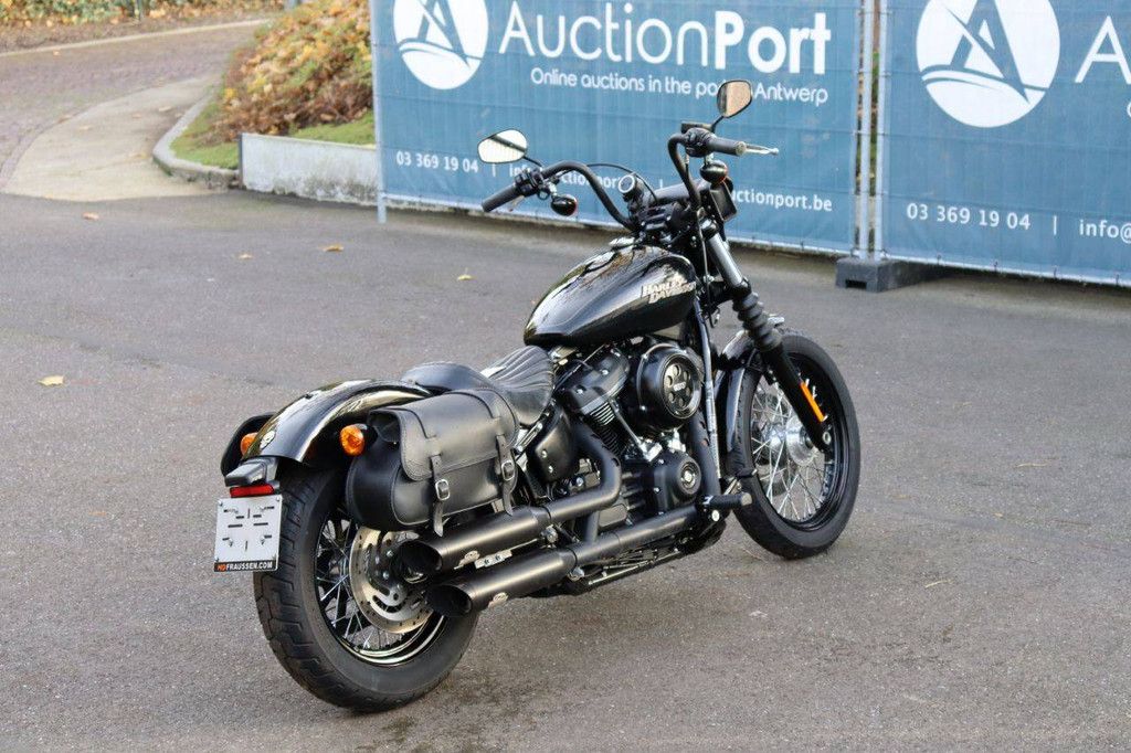 Harley-Davidson Street Bob Petrol 2018 Motorcycle (Margin)