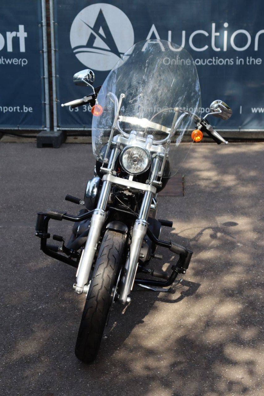 Harley-Davidson Dyna Street Bob Gasoline 2011