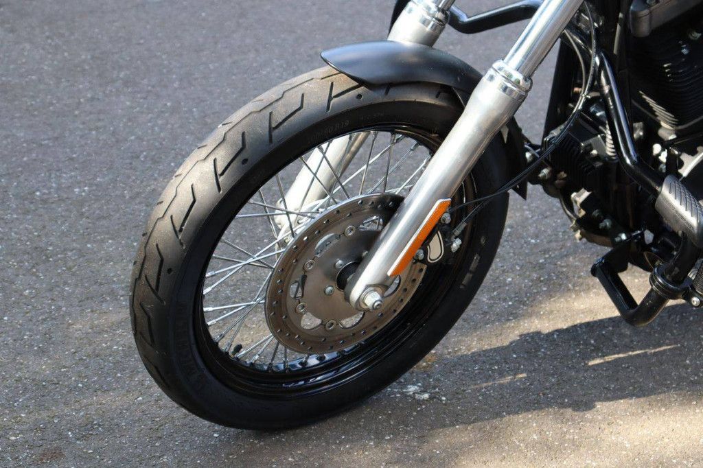 Harley-Davidson Dyna Street Bob Gasoline 2011