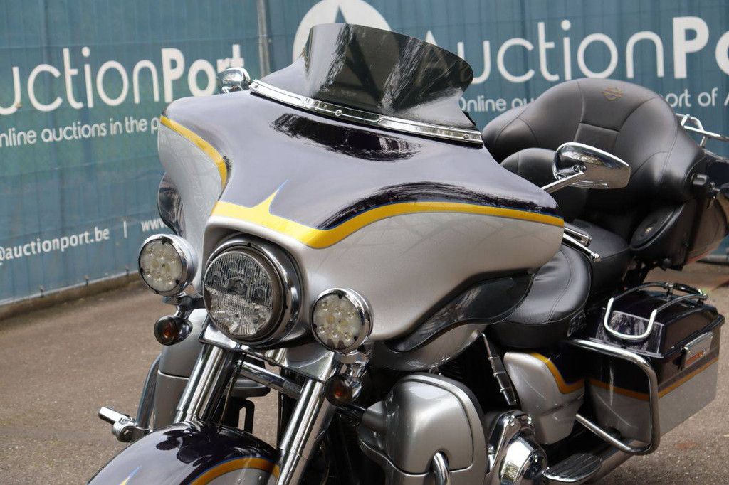 Harley-Davidson ULTRA CLASSIC CVO Petrol 2012 (Margin)