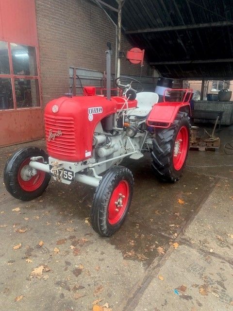 Oldtimer tractor Steyr +84