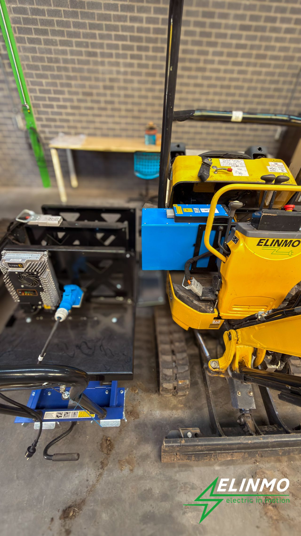 Elinmo ED12 | Elektrische minigraver, wisselbare accutechniek