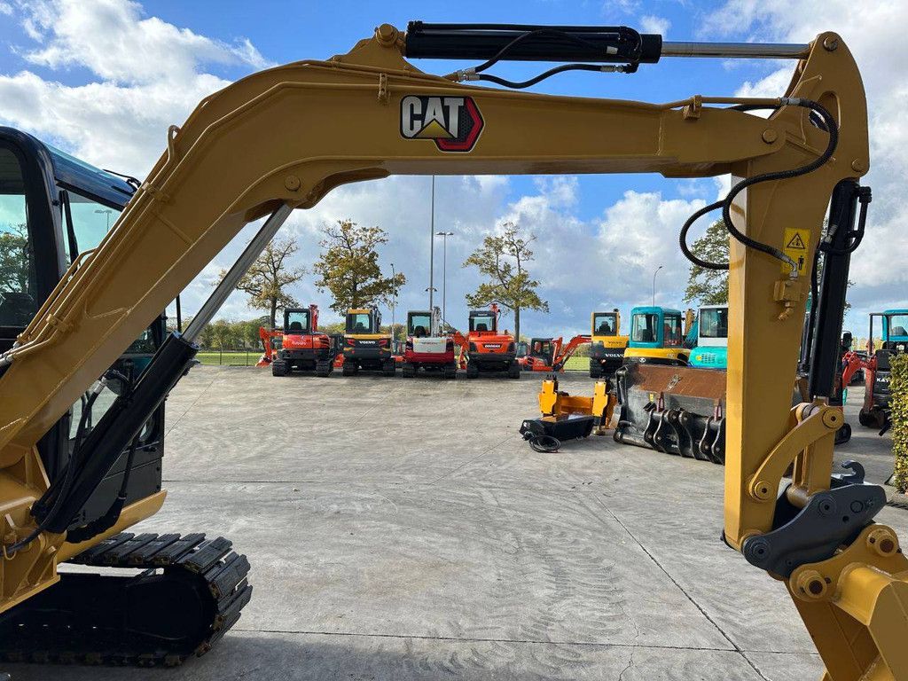 Crawler excavator Caterpillar 305.5E2 Diesel 2017