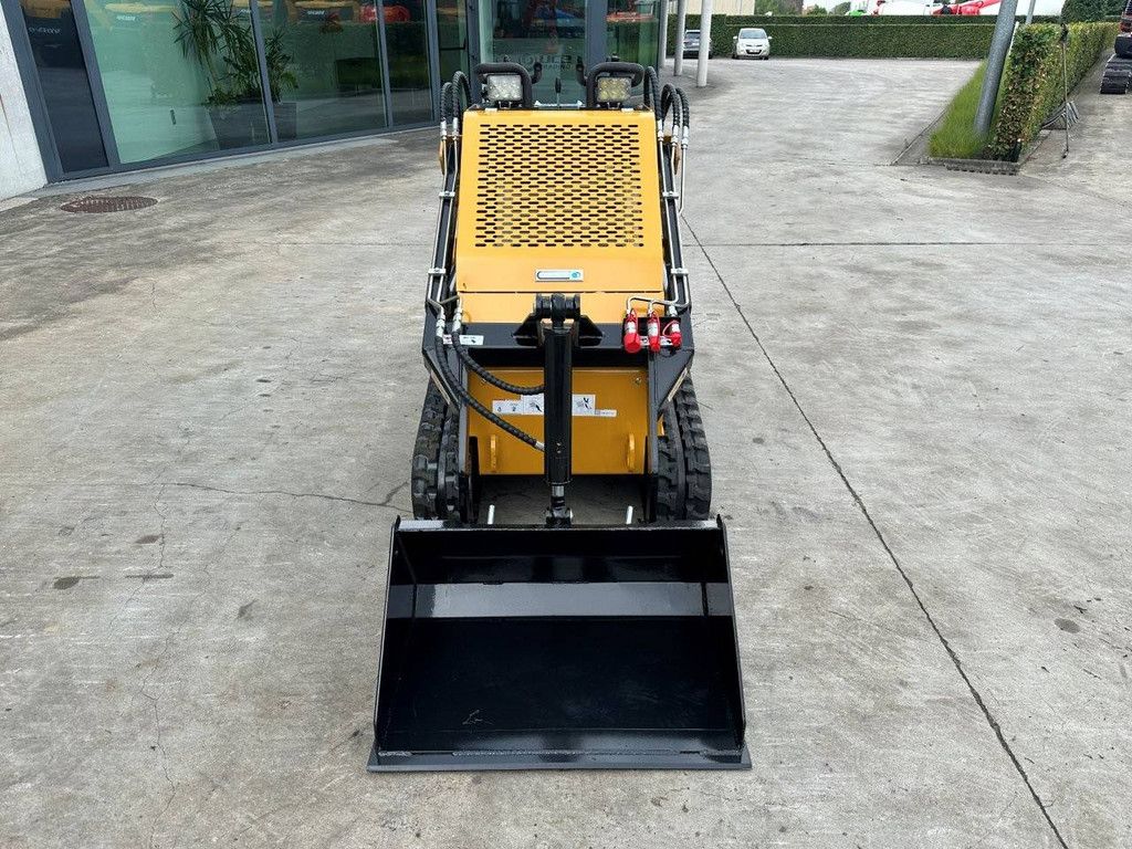 Kompaktlader AGT MX-CRT23 Benzin 2025 mit Pelican-Schaufel GIYI X-PG44C Neu