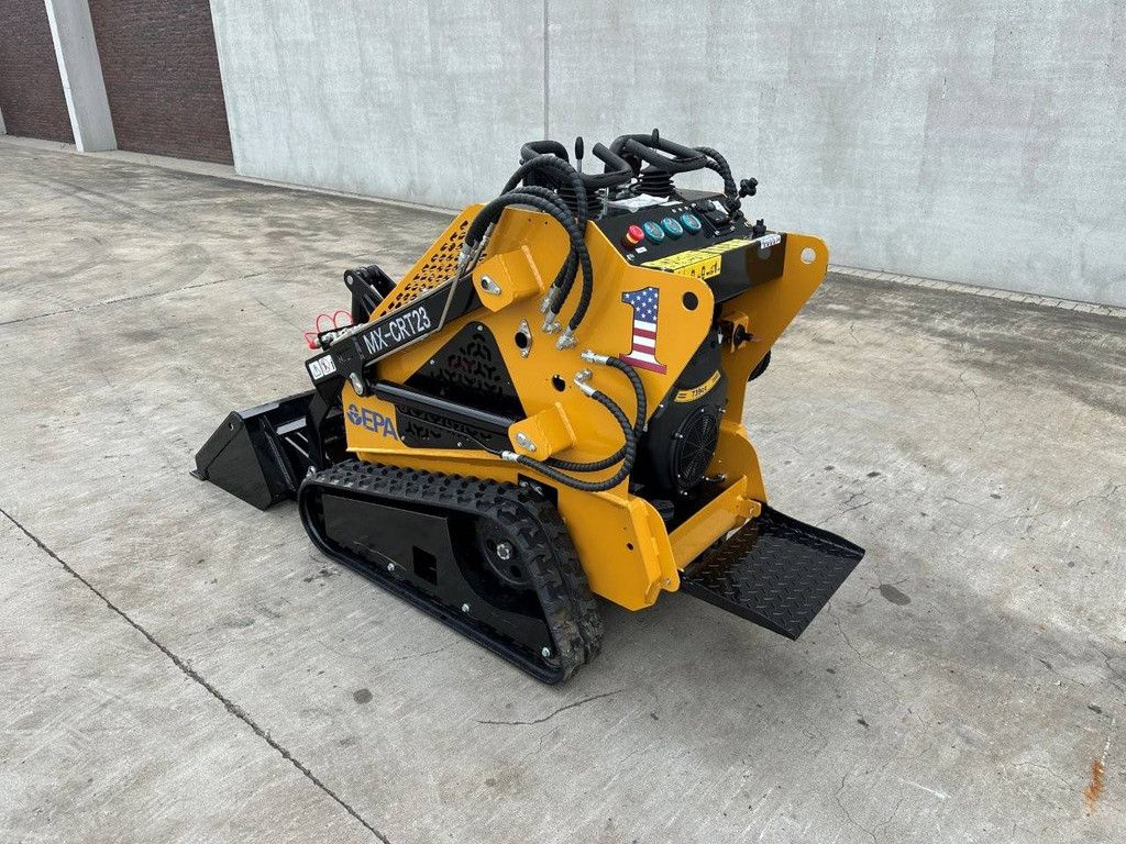 Kompaktlader AGT MX-CRT23 Benzin 2025 mit Pelican-Schaufel GIYI X-PG44C Neu