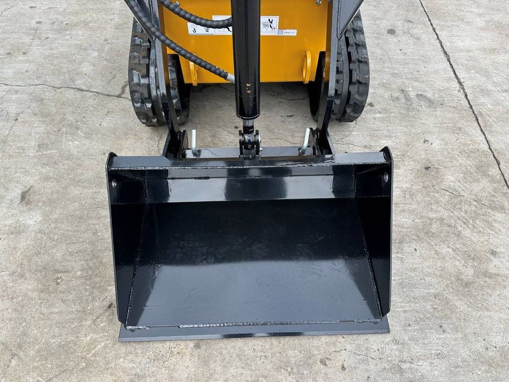 Kompaktlader AGT MX-CRT23 Benzin 2025 mit Pelican-Schaufel GIYI X-PG44C Neu