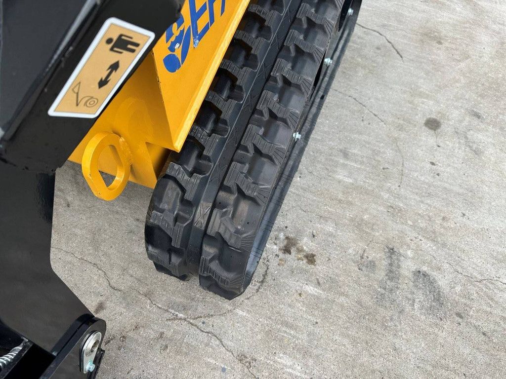 Kompaktlader AGT MX-CRT23 Benzin 2025 mit Pelican-Schaufel GIYI X-PG44C Neu