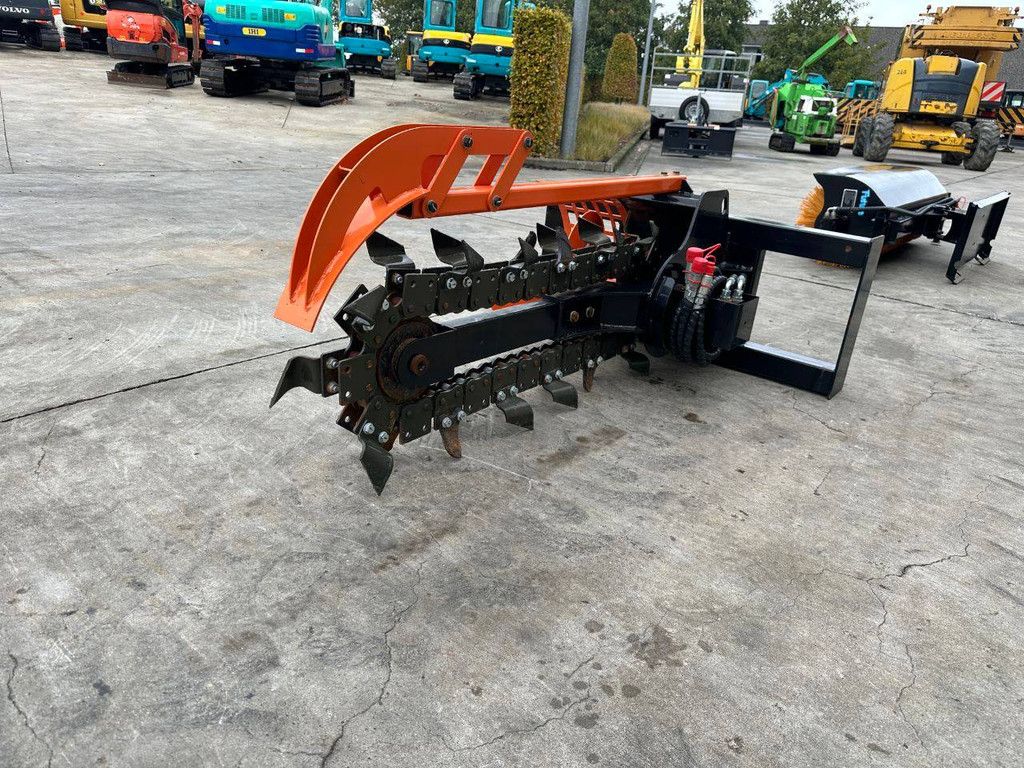 Der zukünftige FT-Y TC38 2024 Grabenfräser ist neu für Kompaktlader.