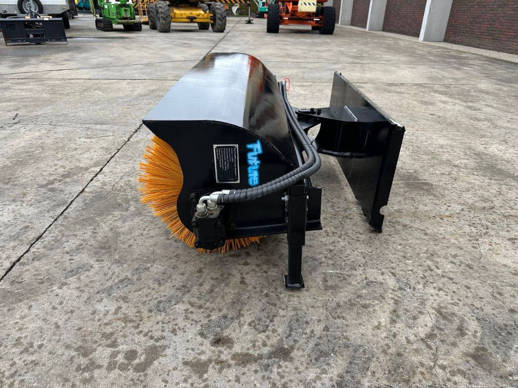 Borstel Future FT-SE61 2024 Nieuw voor Schranklader