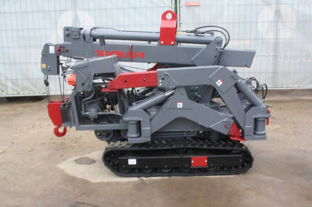 Takeuchi TC205 Petrol Crane 2000kg 7m