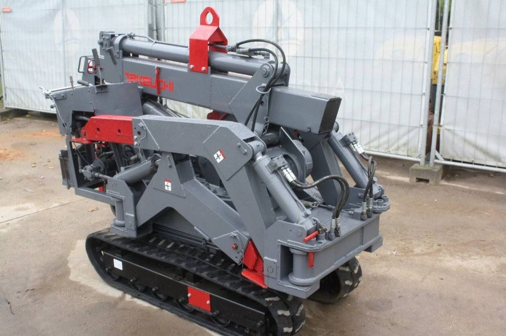 Takeuchi TC205 Petrol Crane 2000kg 7m