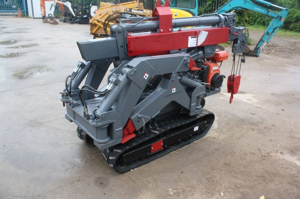 Takeuchi TC205 Petrol Crane 2000kg 7m