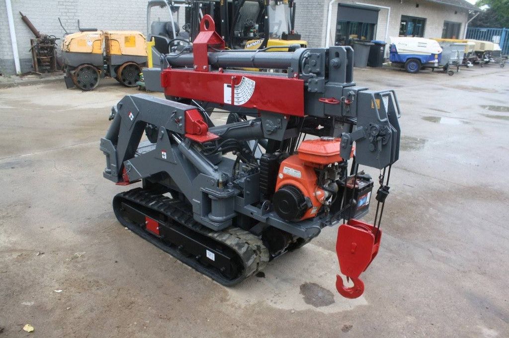 Takeuchi TC205 Petrol Crane 2000kg 7m