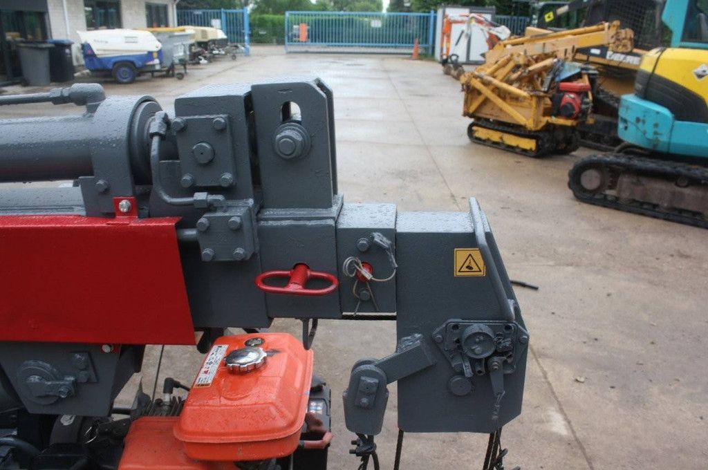 Takeuchi TC205 Petrol Crane 2000kg 7m