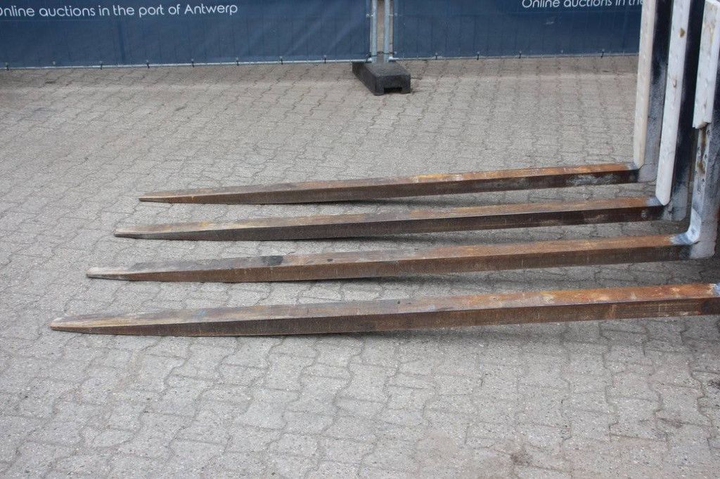 Gabelstapler Hyundai 80D-9 Diesel 8000 kg 5,5 m