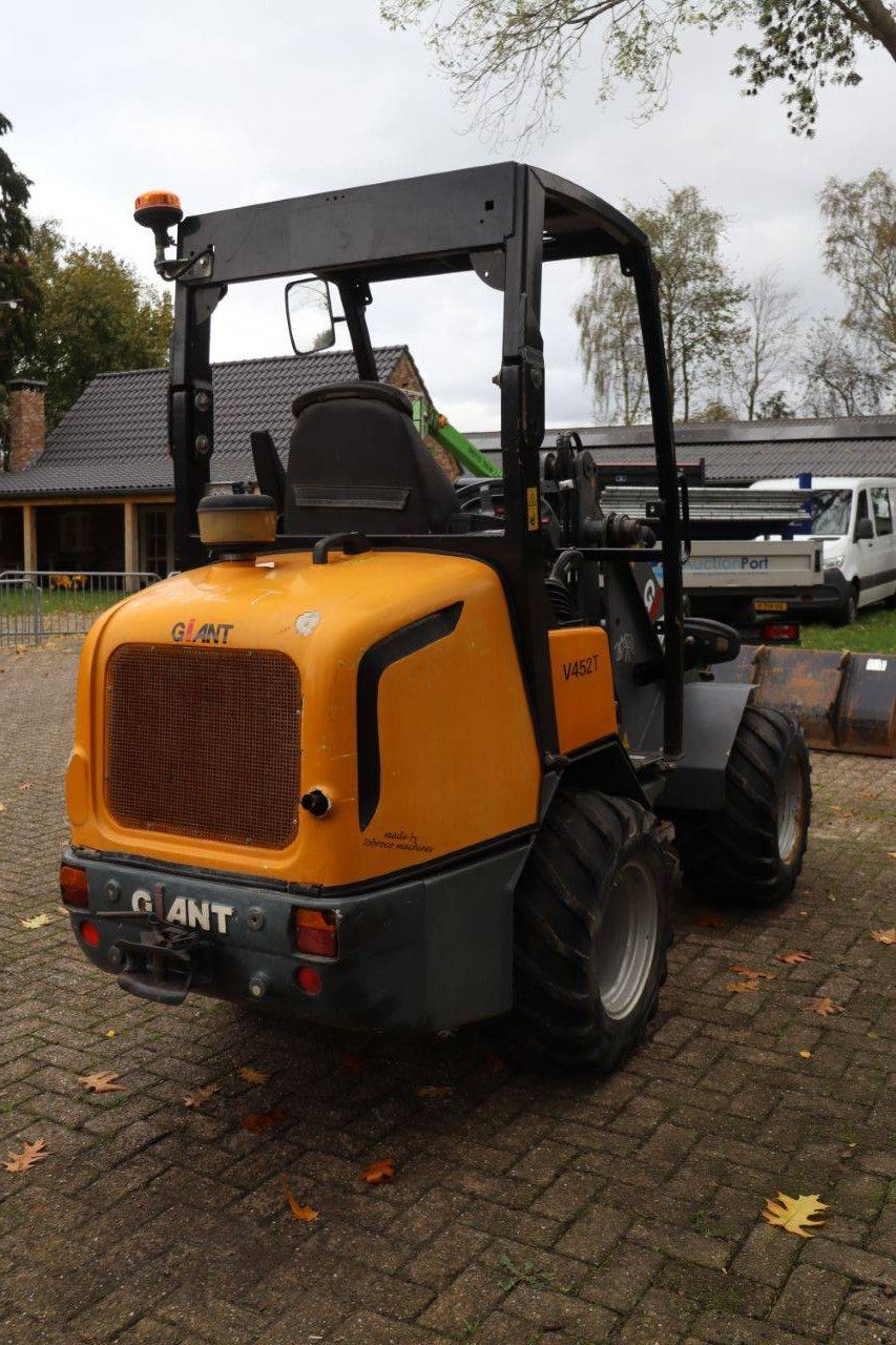 Articulated loader Giant V452T Diesel 33kW 2010