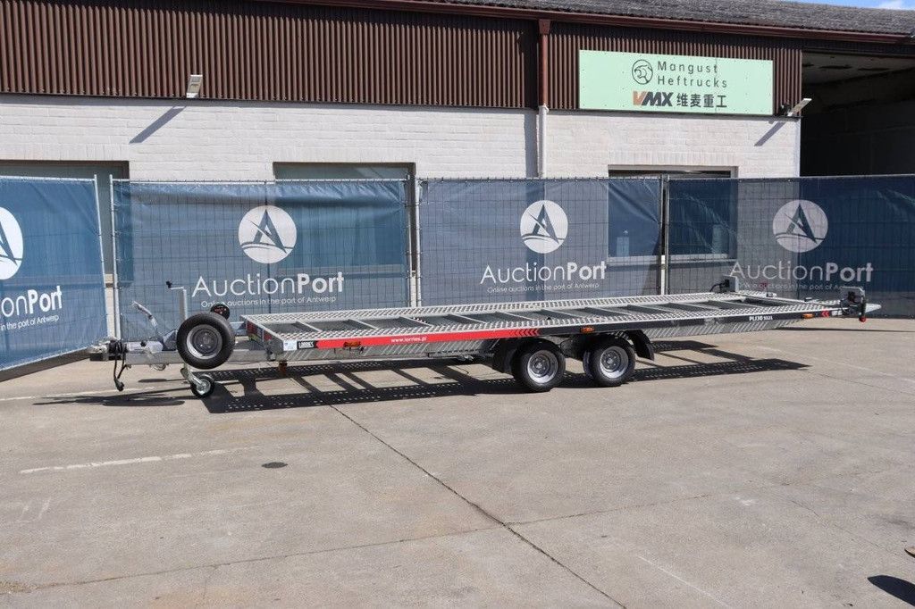 Kippbarer Autotransporter LKW 3000RT Neu