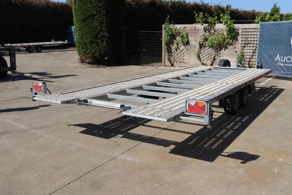 Kippbarer Autotransporter LKW 3000RT Neu