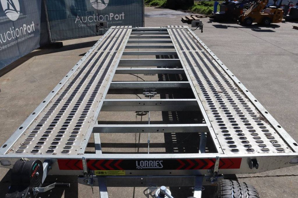 Kippbarer Autotransporter LKW 3000RT Neu