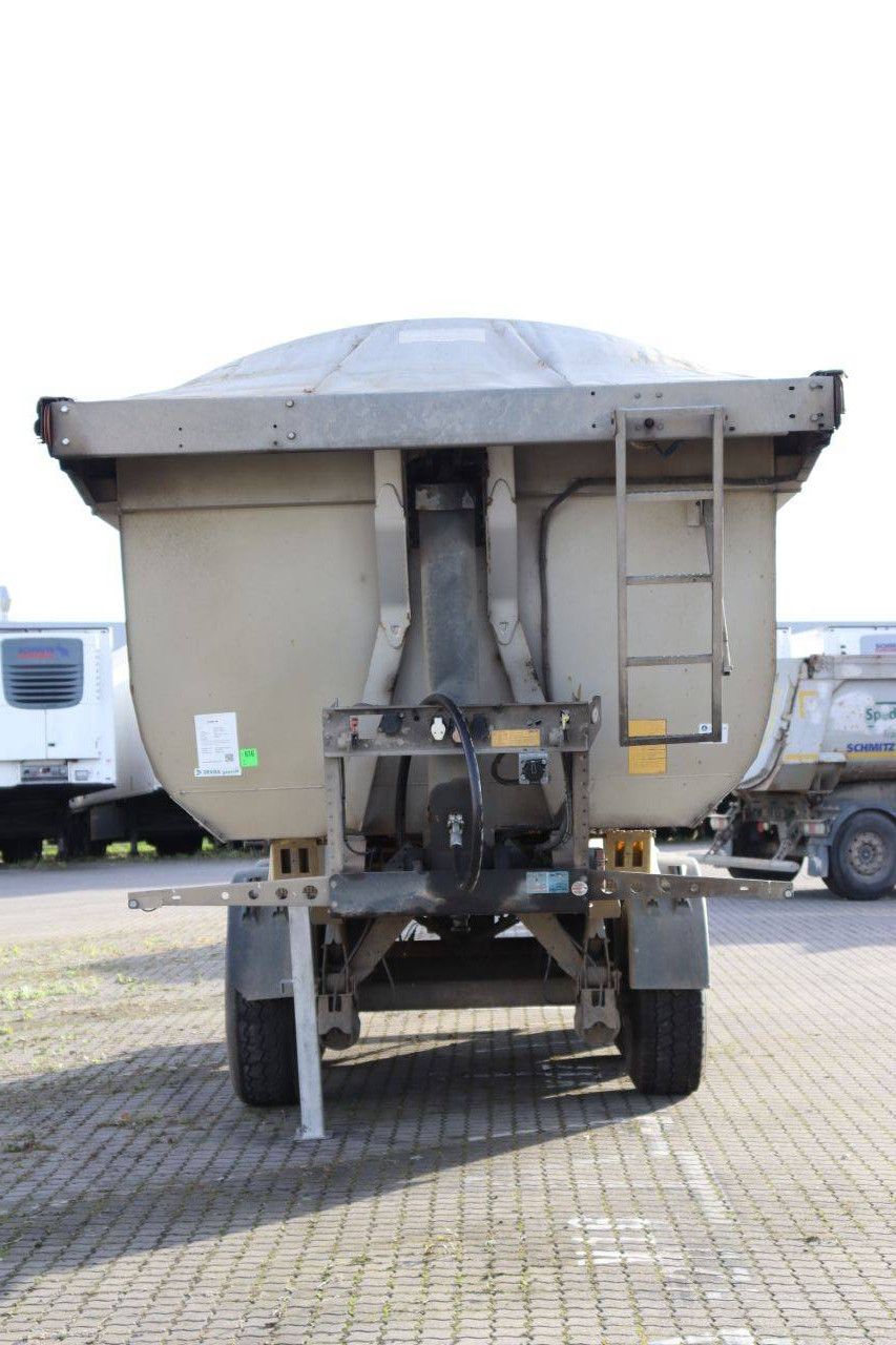 Tipper Semi-trailer Schmitz Cargobull SGF*S3 2016