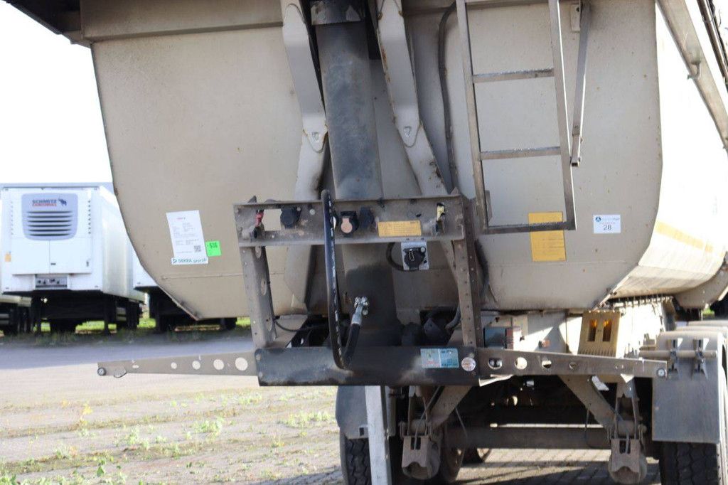 Tipper Semi-trailer Schmitz Cargobull SGF*S3 2016