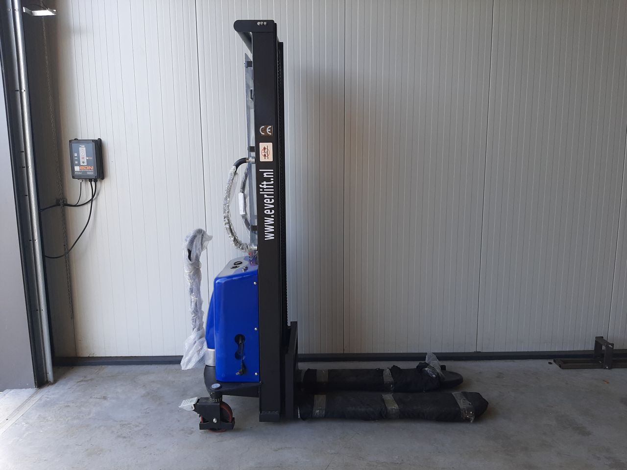 Semi elektrische stapelaar 3500 mm 1500 kg