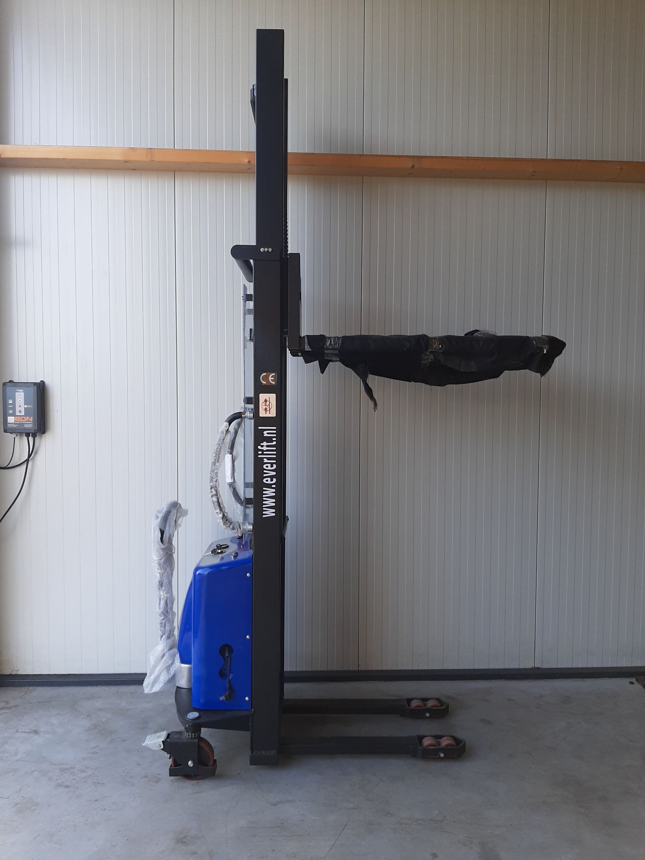 Semi elektrische stapelaar 3500 mm 1500 kg