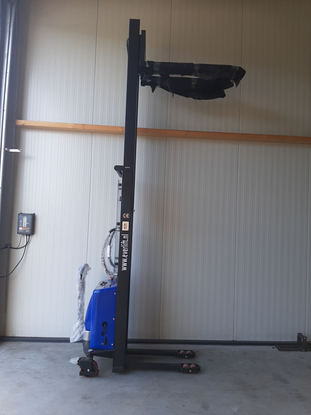 Semi elektrische stapelaar 3500 mm 1500 kg