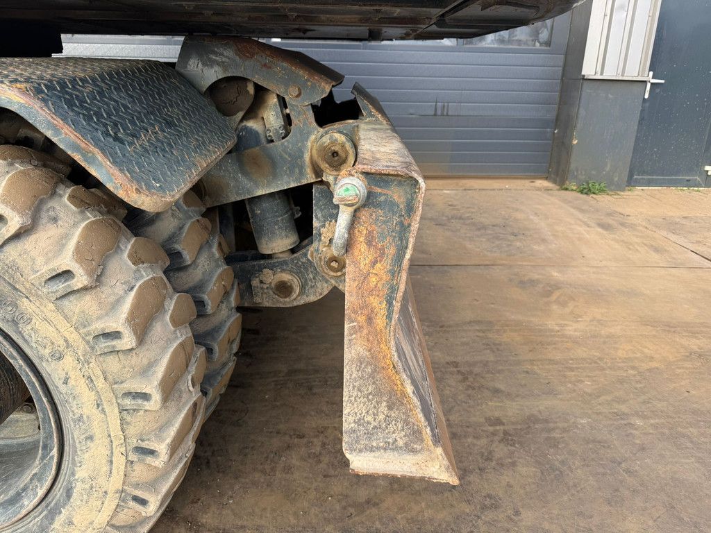 Hyundai Robex 180W-9A