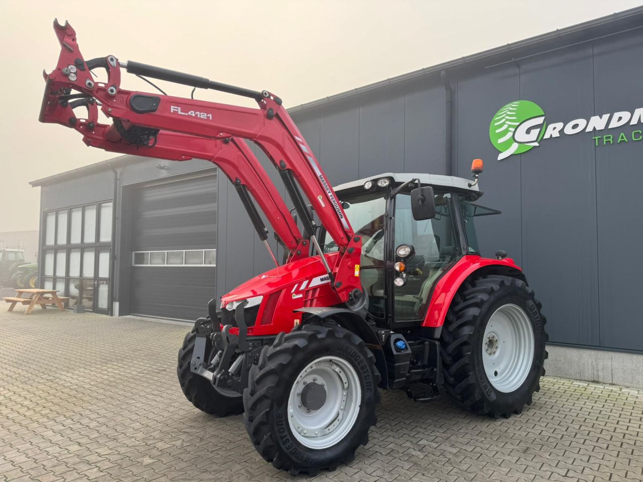 Massey Ferguson 5713 SL