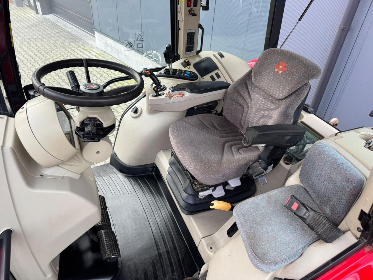 Massey Ferguson 5713 SL